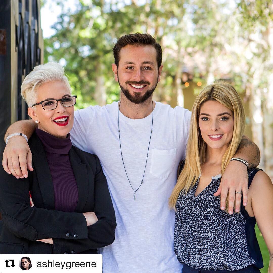 04 september 2018: 😬😬😬😬 excited 🤯🤯🤯
#Repost @ashleygreene with @get_repost
・・・
Today's the day! The premiere of Design Therapy Season 2 is live on thedesignnetwork.com! Tap the link in my bio to tune in now! @thedesignnetwork #tagTDN #TDNtv
