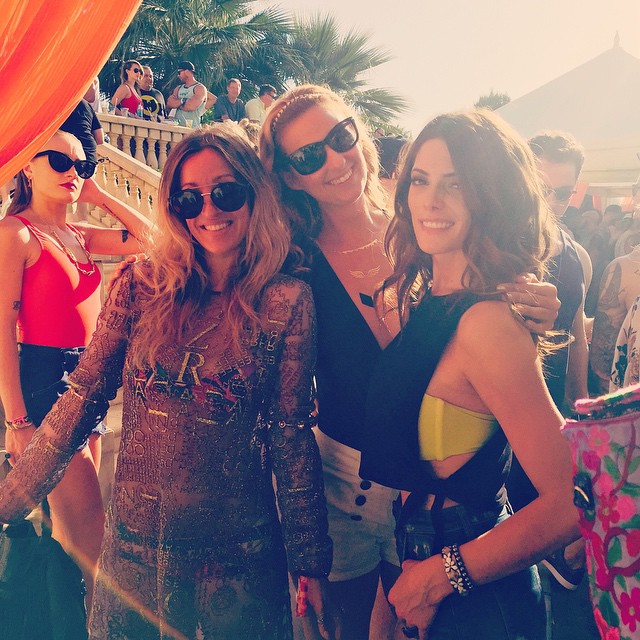 12 April 2015: coachella #FlorenceAndTheMachine #bootsybellows #lovedrivevibe @ashleygreene @isamachine
