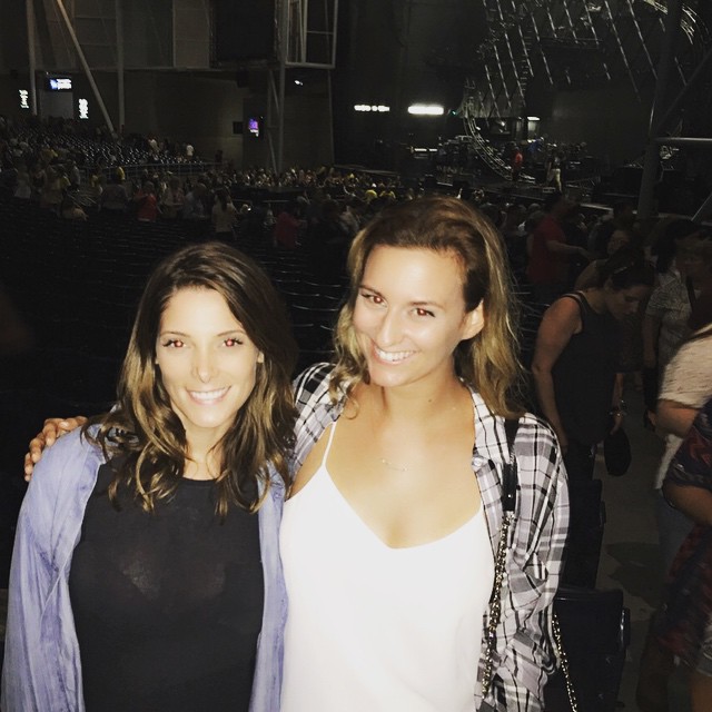 19 juni 2015; So much fun at the Lady Antebellum, Hunter Hayes, AND @samhuntmusic show tonight. Thanks @radiovendetta #extosee #toronto @ashleygreene

