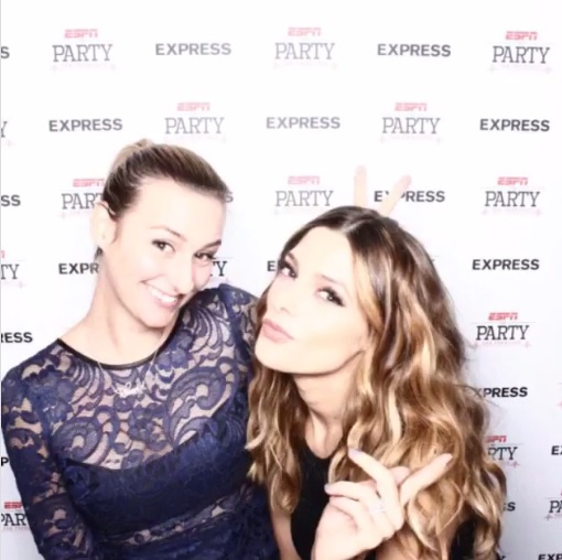 06 februari 2016; SuperBowl50 #ESPNParty #Express #BooBoo @ashleygreene
