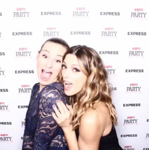 06 februari 2016; SuperBowl50 #ESPNParty #Express #BooBoo @ashleygreene
