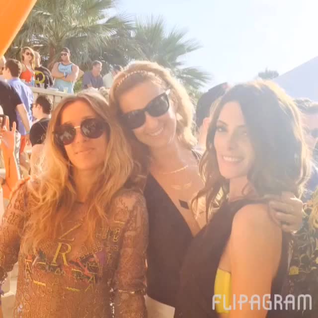 21 februari 2016; Happiest of Birthdays to one of my all-time favorite human beings. You are such a kind and generous person and a great, great friend. Thank you for everything and I wish you all the happiness and success in the world. @ashleygreene love you #family
