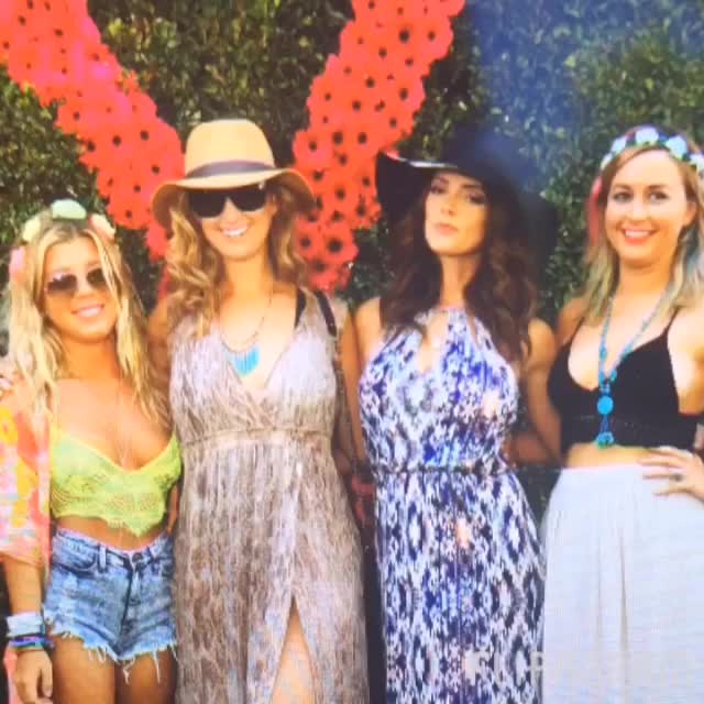 21 februari 2016; Happiest of Birthdays to one of my all-time favorite human beings. You are such a kind and generous person and a great, great friend. Thank you for everything and I wish you all the happiness and success in the world. @ashleygreene love you #family

