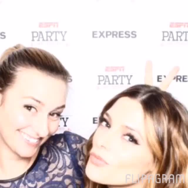 21 februari 2016; Happiest of Birthdays to one of my all-time favorite human beings. You are such a kind and generous person and a great, great friend. Thank you for everything and I wish you all the happiness and success in the world. @ashleygreene love you #family
