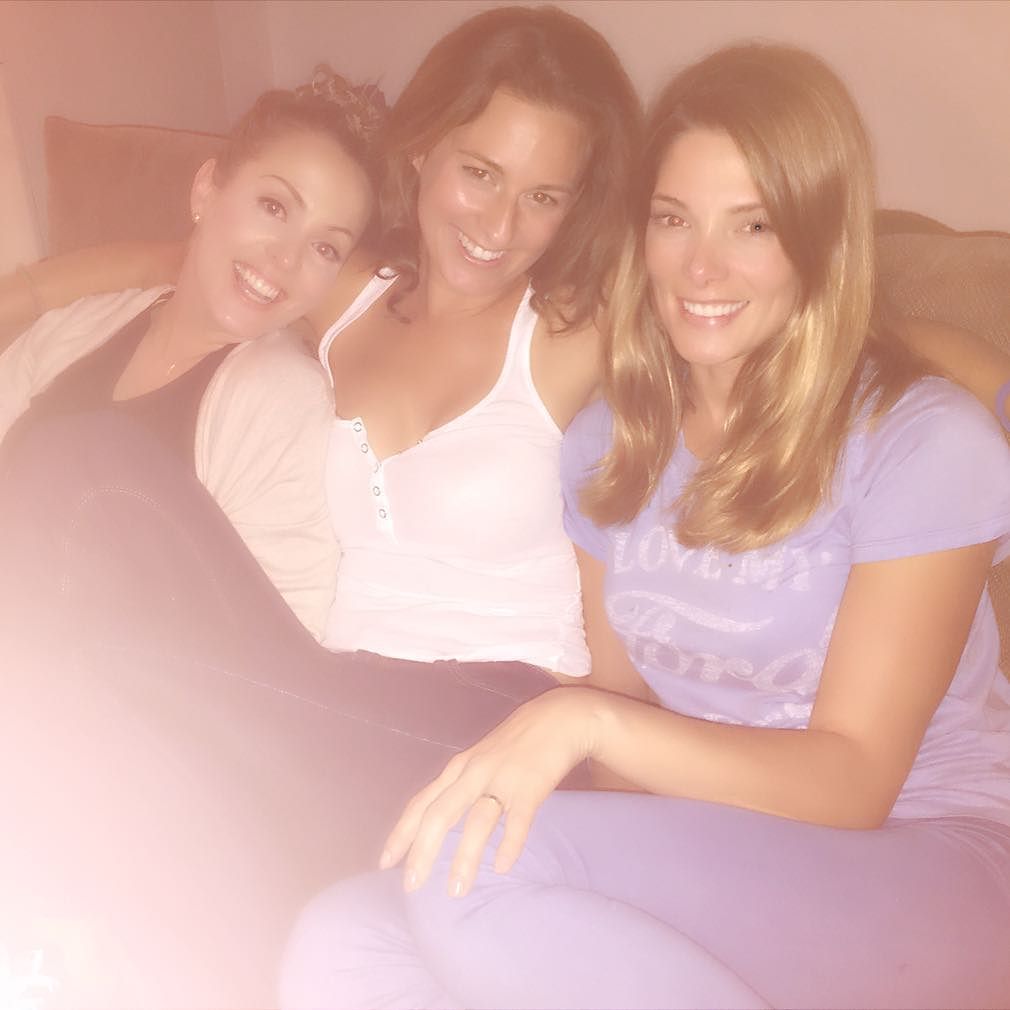 08 augustus 2016: I would fly across North America and back just to spend 24 hours with 2/3 of my besties. And I did. @bpeach @ashleygreene #COONOW
