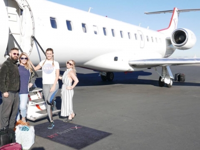 Oktober 2017: We have landed on the ground in N California with a plane full of supplies. Thanks @JetSuiteX CC: @AshleyMGreene @Simplyjen @amadiofamily
