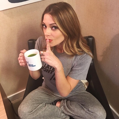 07 april 2016; Backstage with client @ashleygreene at @latenightseth... Don't tell Seth but she's taking his mug and shirt! 🙊 Catch her on the show tonight to hear all about #RogueTV season 3

#ashleygreene #latenightseth #sethmyers @RogueTV #rogue #directv #WCW #coffee #beauty #exclusive
