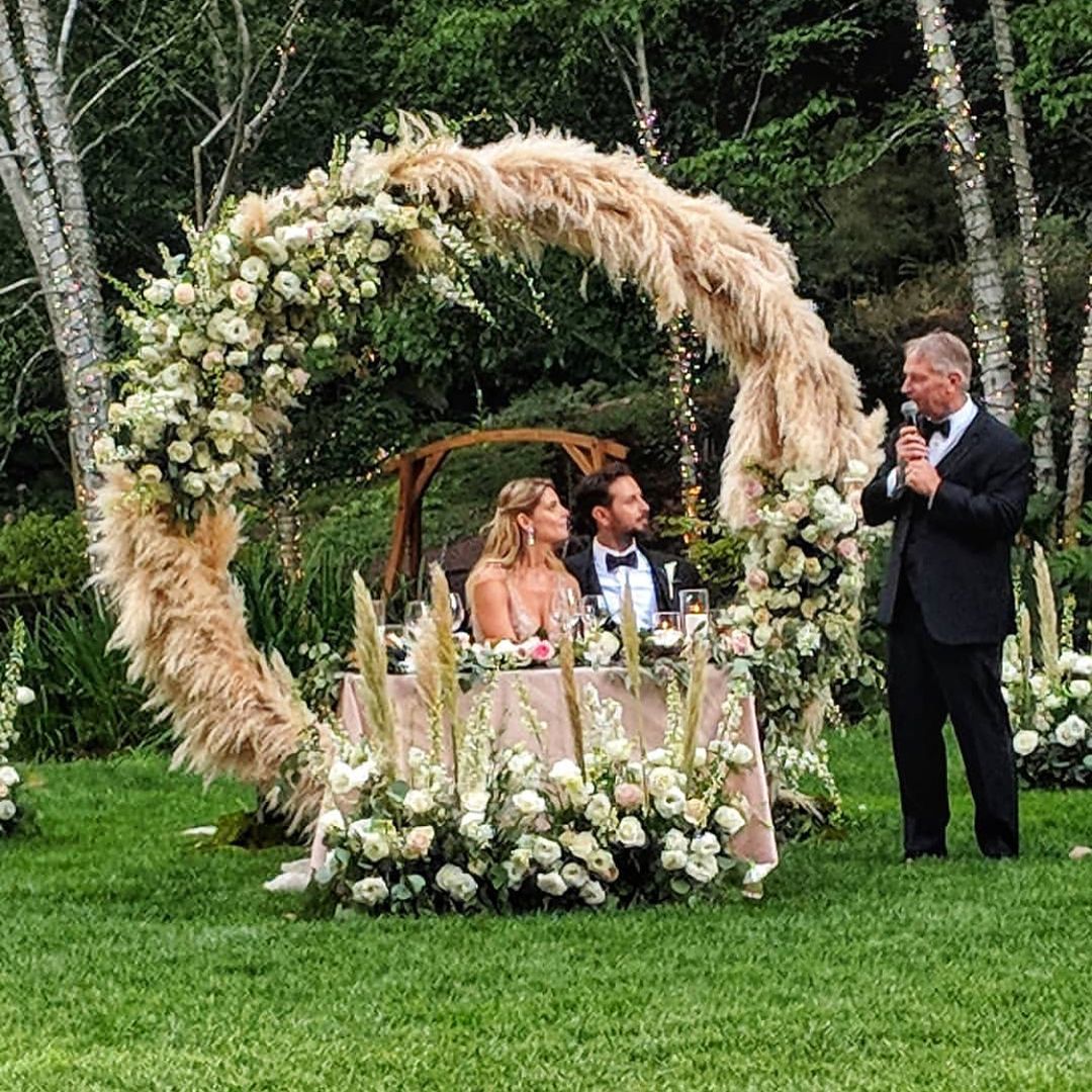 09 juli 2018: "Being deeply loved by someone gives you strength, while loving someone deeply gives you courage." Seeing two of my best friends and greatest people I've ever met get MARRIED this week was one of the greatest joys of my life. I love y'all @paulkhoury & @ashleygreene
09 juli 2018: "Being deeply loved by someone gives you strength, while loving someone deeply gives you courage." Seeing two of my best friends and greatest people I've ever met get MARRIED this week was one of the greatest joys of my life. I love y'all @paulkhoury & @ashleygreene