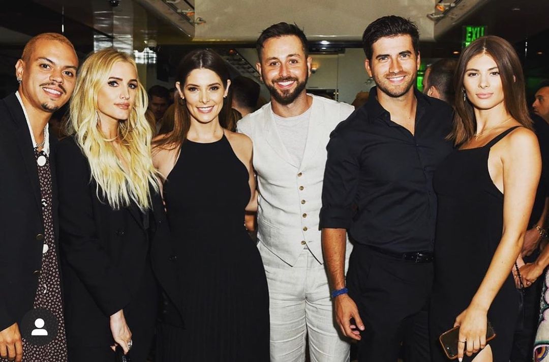 13 juni 2019: Here ya go Paul. This is what we meant by.....
"Matching" -
corresponding in pattern, color, or design; #stjude
13 juni 2019: Here ya go Paul. This is what we meant by.....
"Matching" -
corresponding in pattern, color, or design; #stjude