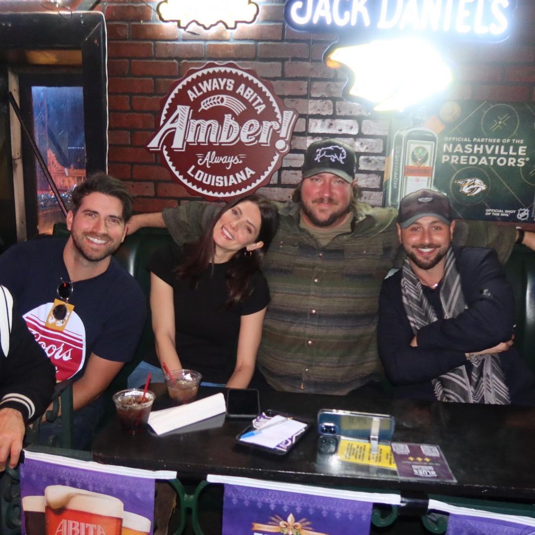 06 januari 2021: Headed out of 2020 on such a high note in Nashville thx to @avantstay. They literally provided us the perfect place to stay & share so many memories. Cheers to many more and to a phenomenal 2021 to all.
06 januari 2021: Headed out of 2020 on such a high note in Nashville thx to @avantstay. They literally provided us the perfect place to stay & share so many memories. Cheers to many more and to a phenomenal 2021 to all.