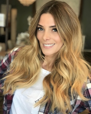 25 juni 2018: G o l d i e 🍯 L o c k s for @ashleygreene by @sherri_bellesirenesalon. Though this beauty looks gorgeous in every hair style we are loving this look for summer!☀️ ✨#bellesirenesalon

