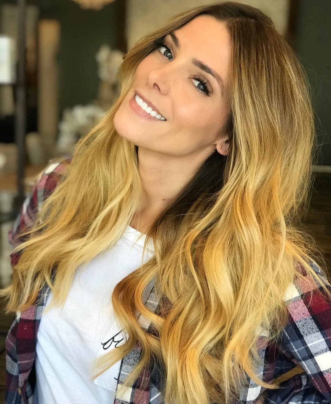 25 juni: G o l d i e 🍯 L o c k s for @ashleygreene by @sherri_bellesirenesalon. Though this beauty looks gorgeous in every hair style we are loving this look for summer!☀️ ✨#bellesirenesalon
 25 juni: G o l d i e 🍯 L o c k s for @ashleygreene by @sherri_bellesirenesalon. Though this beauty looks gorgeous in every hair style we are loving this look for summer!☀️ ✨#bellesirenesalon