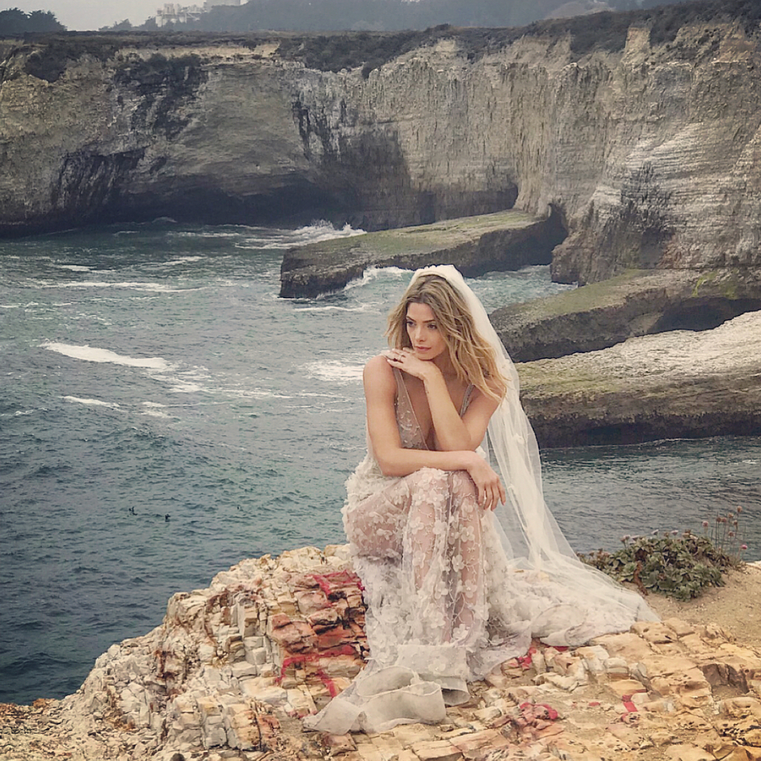 20 september 2018: Mermaids are real.🐚
@ashleygreene in the newest @brides magazine, tag team wedding style hair with me & @josephchase. So ethereal!✨
 20 september 2018: Mermaids are real.🐚
@ashleygreene in the newest @brides magazine, tag team wedding style hair with me & @josephchase. So ethereal!✨