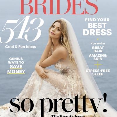 20 september 2018: Mermaids are real.🐚
@ashleygreene in the newest @brides magazine, tag team wedding style hair with me & @josephchase. So ethereal!✨
