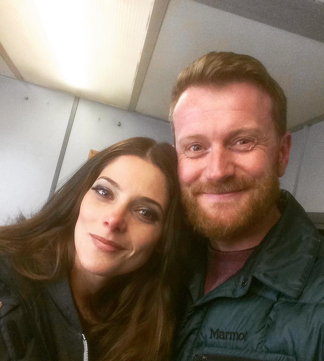 1 februari 2018: With our wonderful leading lady @ashleygreene Day 8 of the 12 days of #AccidentMan - on release next Tuesday Feb 6th (UK Apr 16th).
 1 februari 2018: With our wonderful leading lady @ashleygreene Day 8 of the 12 days of #AccidentMan - on release next Tuesday Feb 6th (UK Apr 16th).