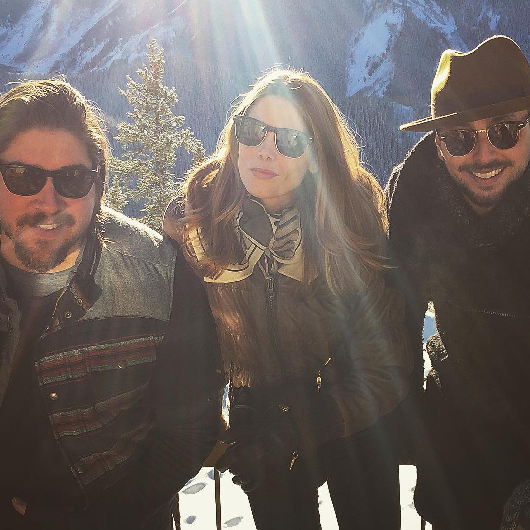 21 februari 2016; The sun shines on the one in the middle- Happy Birthday to my long time homie, the lovely Miss @AshleyGreene
