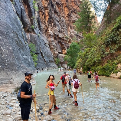 06 september 2020: Friends +
Zion +
Utah +
@CliffRoseLodge = EPIC Adventure

Thanks so much #CliffRose and all the guides! What an unforgettable time, cant wait to come back.
