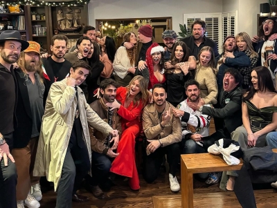 16 december: Who done it??? 🎅🏽🎄
What a blast with the @themurdermysterycompany and all these suspects …should have known it was going to be @ashleygreene 🔪 the real bloodbath was Dirty Santa 🥊| Merry Christmas to all and to all a good night 🎁
