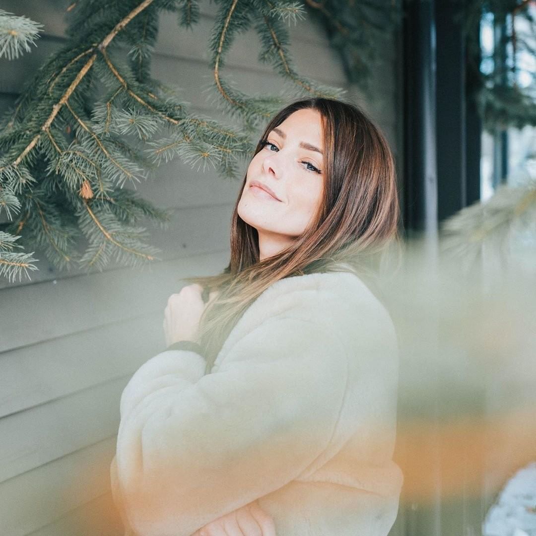 17 januari 2020: Spotted! The gorgeous @ashleygreene looks incredibly cosy in The Shearling Coat. 📷: @ashleygreene.

#baukjen #baukjenstyle #shearlingcoat #ashleygreene #celebritystyle #capsulewardrobe #winterstyle #getthelook #chicfashion #sustainablefashion
