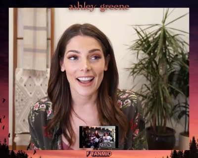 08 juli 2019: @ashleygreene revealed to Megan what her favorite outfit was to wear in Twilight.

Ask Ashley anything in your own personal video meet and greet this Saturday, July 13th! 
Get your spot now at Fanmio.com/Ashley

#Fanmio #AshleyGreene #AliceCullen #Twilight

