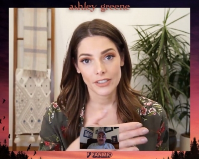 10 juli 2019: Did you know @ashleygreene didn’t cut her hair in the early Twilight movies!? Vincent found that out chatting with Ashley in his personal video meet and greet.

Ask Ashley anything in your own personal video chat with Ashley this Saturday, July 13th! Spaces are limited so hurry! Fanmio.com/Ashley

#Fanmio #AshleyGreene #AliceCullen #Twilight
