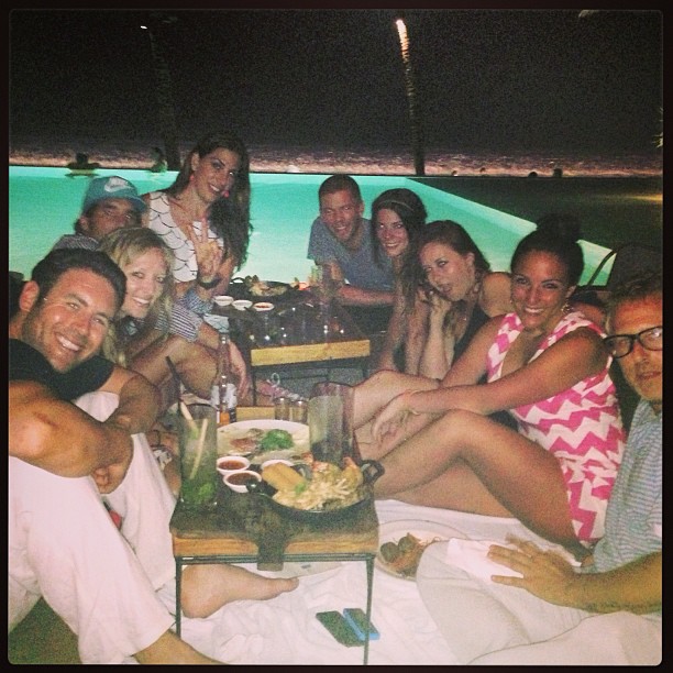 20 Juni 2013: Potato Head Bali. #amazingrestaurant #whataview #pool #oceanbackground #bedsidetables #legit 💗🍷🍹🏄!! @quesocabesakt4 @jstifter @ashleygreene
