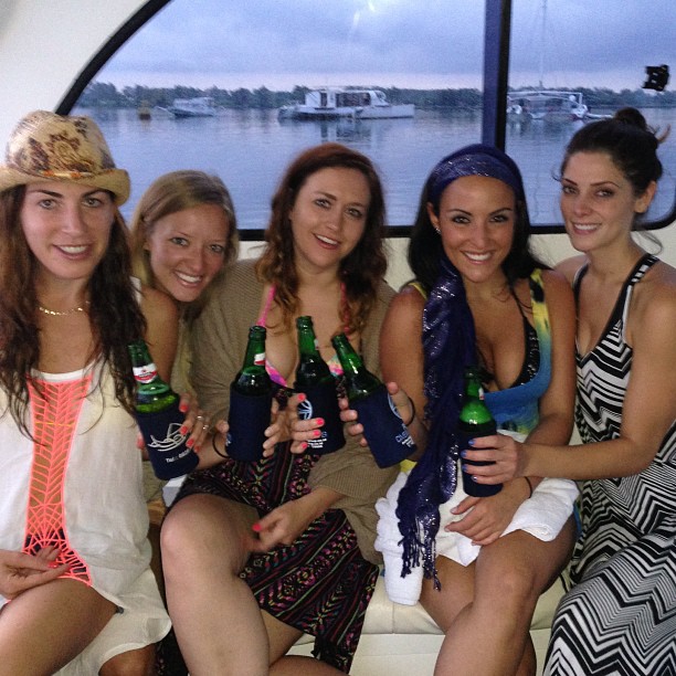 20 juni 2013: Breakfast at 5am the Oakley team way. 🍻#BinTangbeer
