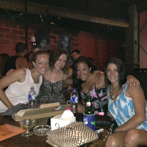 25 juni 2013: @quesocabesakt4 @ashleygreene @jstifter Miss my friends already:( Can't wait for trip #2!!!
 25 juni 2013: @quesocabesakt4 @ashleygreene @jstifter Miss my friends already:( Can't wait for trip #2!!!