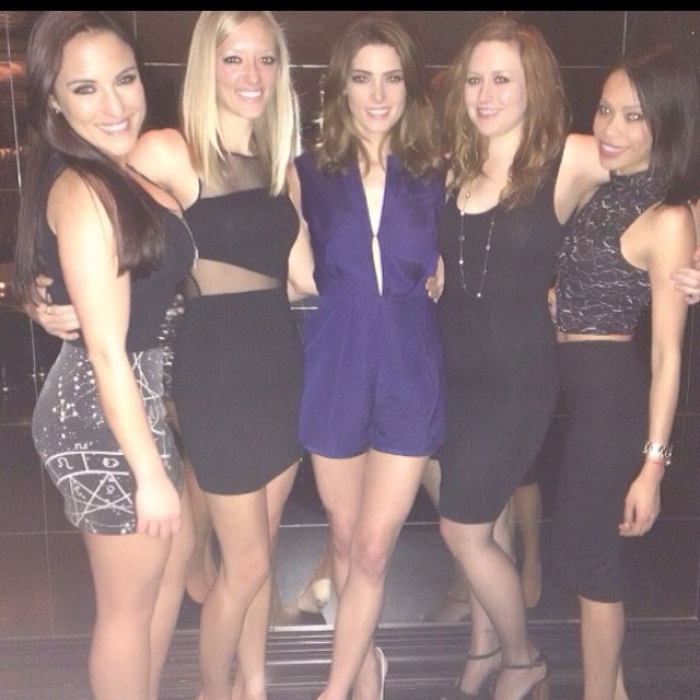 25 februari 2014: @jennystifter @ashleygreene @elliebeltran @quesocabesakt4 ðŸ‘👯
 25 februari 2014: @jennystifter @ashleygreene @elliebeltran @quesocabesakt4 ðŸ‘👯