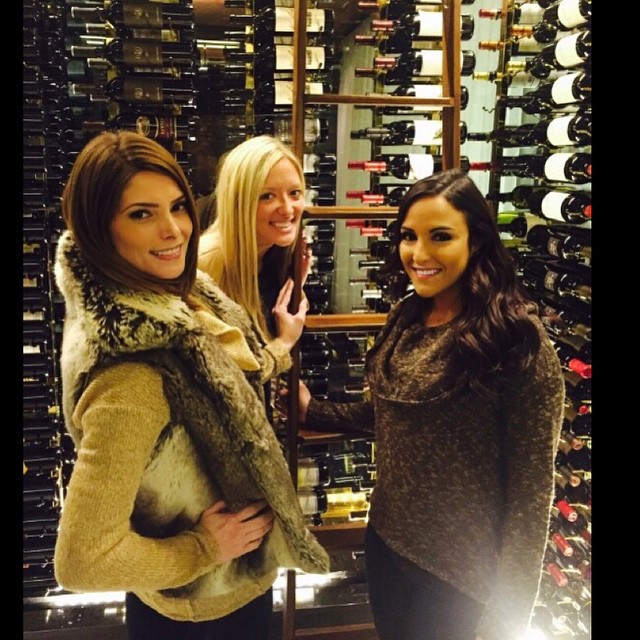 7 februari 2015: @ashleygreene @jennystifter best of friends, sisters, partners in crime. ❤️ #threeforks #missyoualready #canweusethestairsasaprop?
 7 februari 2015: @ashleygreene @jennystifter best of friends, sisters, partners in crime. ❤️ #threeforks #missyoualready #canweusethestairsasaprop?