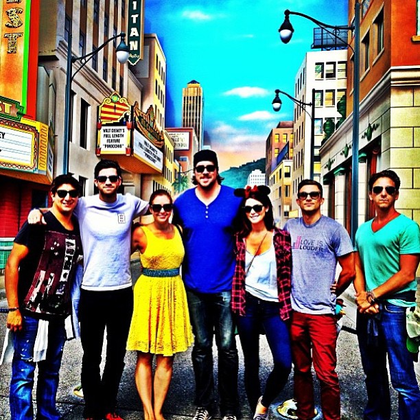 11 juni 2013: Disney with @quesocabesakt4 @ashleygreene @tannerbeard @rckrull @ryanrottman @silverbeam
 11 juni 2013: Disney with @quesocabesakt4 @ashleygreene @tannerbeard @rckrull @ryanrottman @silverbeam