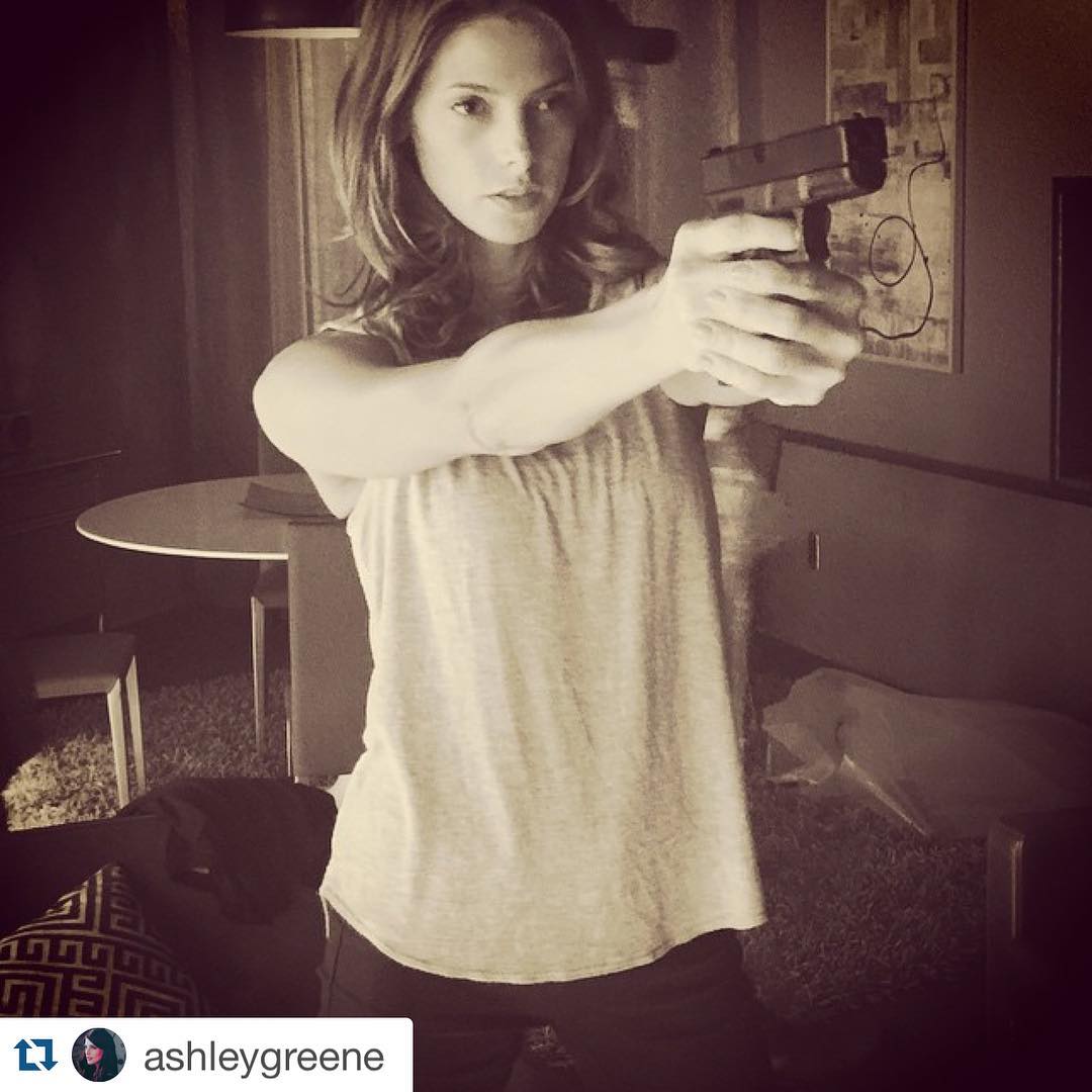 25 augustus 2015; #Repost @ashleygreene ・・・
Friday night on @roguetv @matthewparkhill @colehauser22
