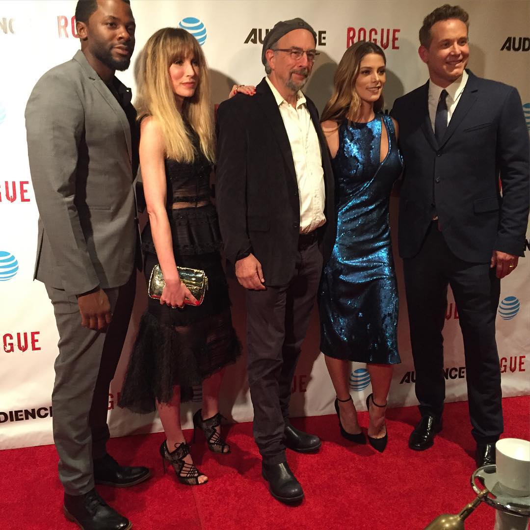 24 maart 2016; #TBT to last Wednesday's premiere party! What did everyone think of last night's new episode? #roguetv

