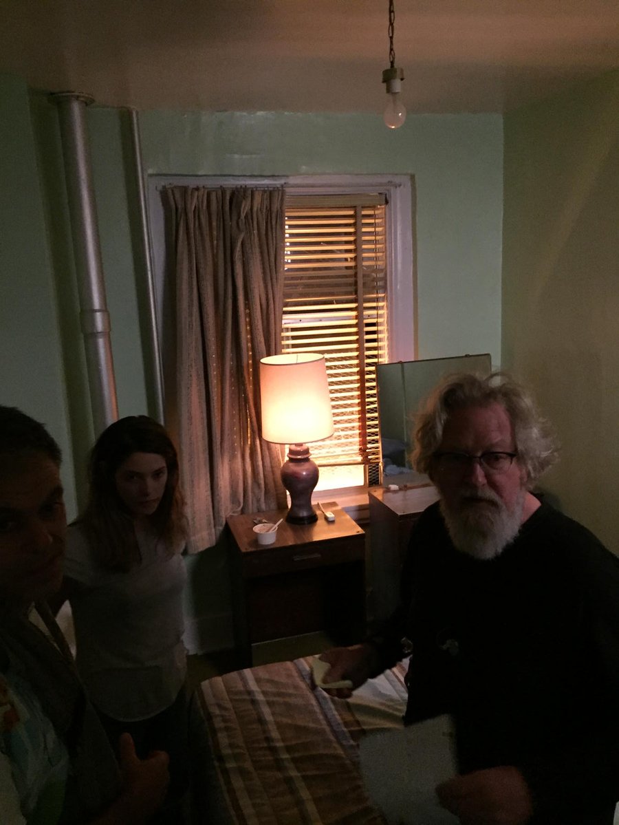 16 augustus 2016: We spy @AshleyMGreene  getting prepped on set. Who else are you excited to see back? #RogueTV #ashleygreene
