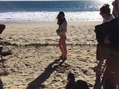 18 mei 2016; Behind the scenes of my @shape_magazine cover shoot for #roguetv. Not a bad day shooting at the beach although it was a little windy! - @ashleygreene
