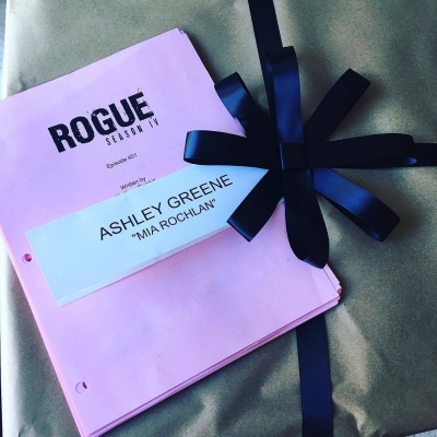 02 augustus 2016; In case you haven’t heard…we’re back! Stay tuned for lots of behind-the-scenes along the way. #RogueTV
roguetv.

#audiencenetwork #ashleygreene #rogue #directv #script #bts #behindthescenes
