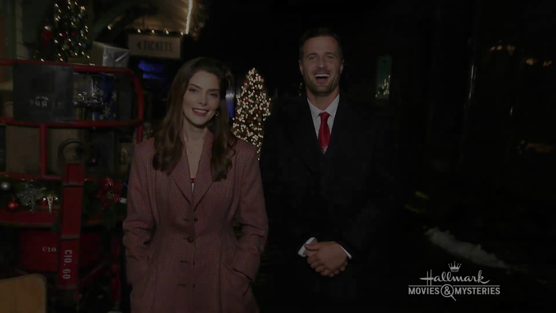 Ashley-Greene-dot-nl_OnLocation-ALittleChristmasCharm0005.jpg