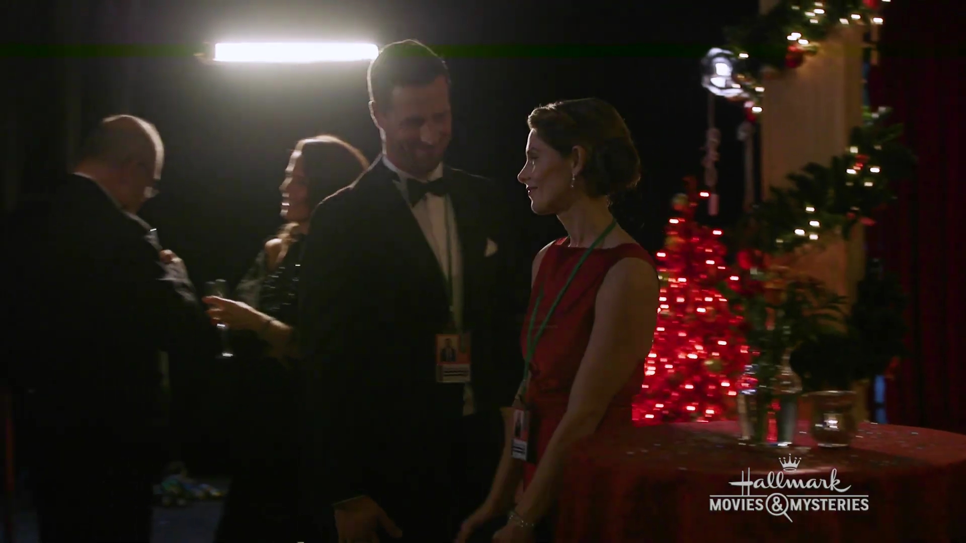 Ashley-Greene-dot-nl_OnLocation-ALittleChristmasCharm0010.jpg
