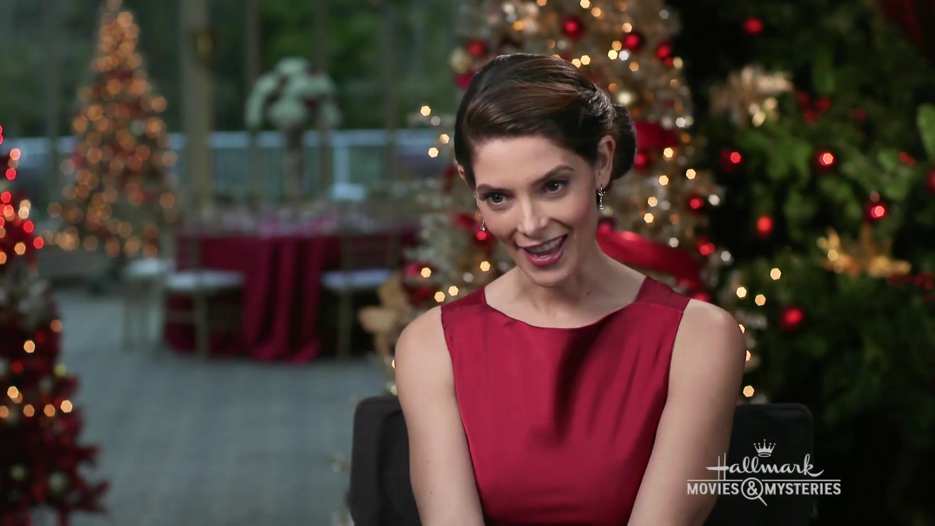 Ashley-Greene-dot-nl_OnLocation-ALittleChristmasCharm0017.jpg