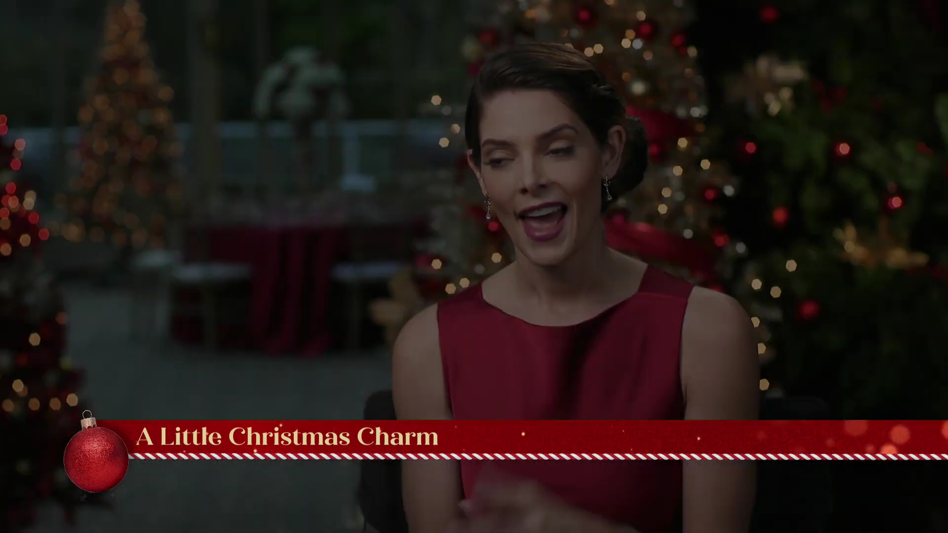 Ashley-Greene-dot-nl_OnLocation-ALittleChristmasCharm0025.jpg