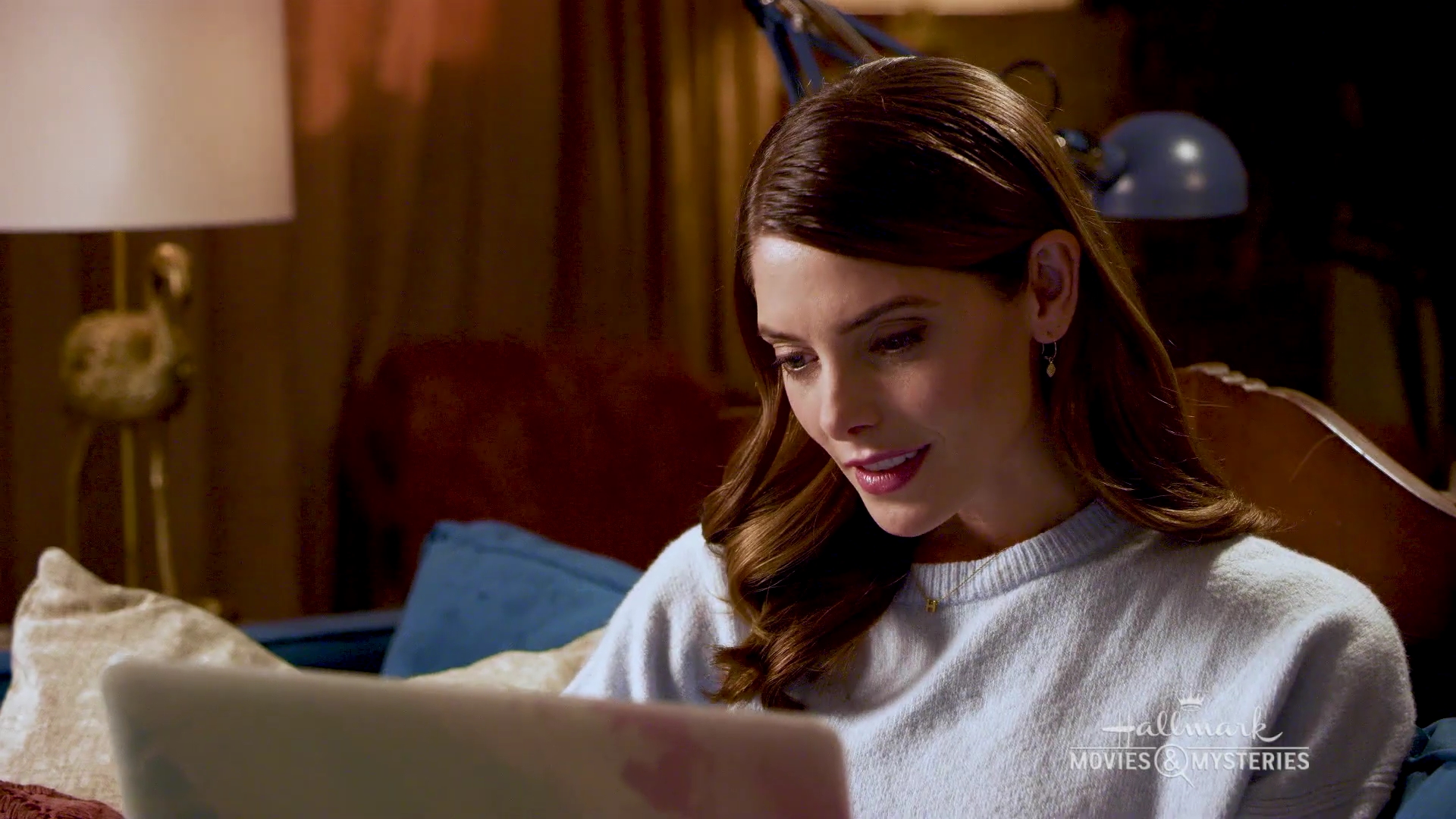 Ashley-Greene-dot-nl_OnLocation-ALittleChristmasCharm0029.jpg
