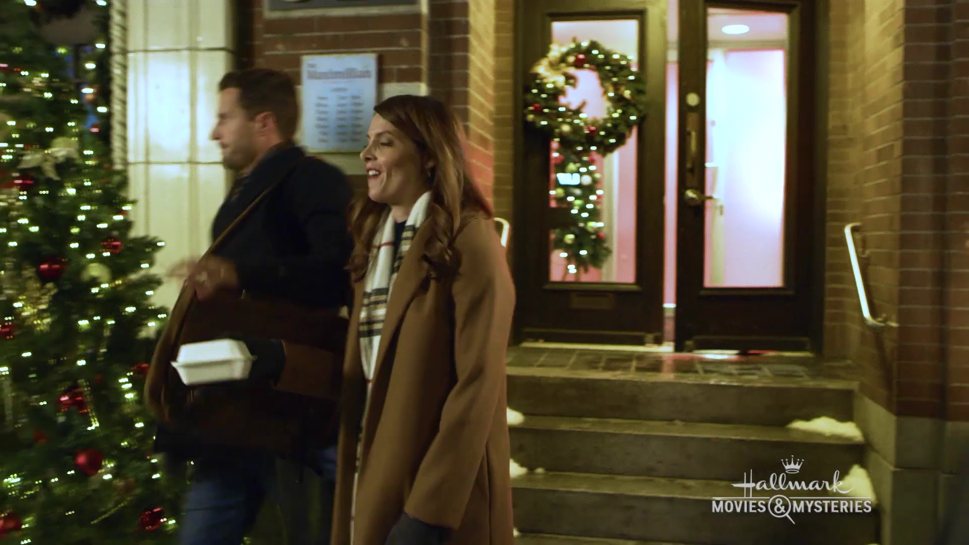 Ashley-Greene-dot-nl_OnLocation-ALittleChristmasCharm0042.jpg