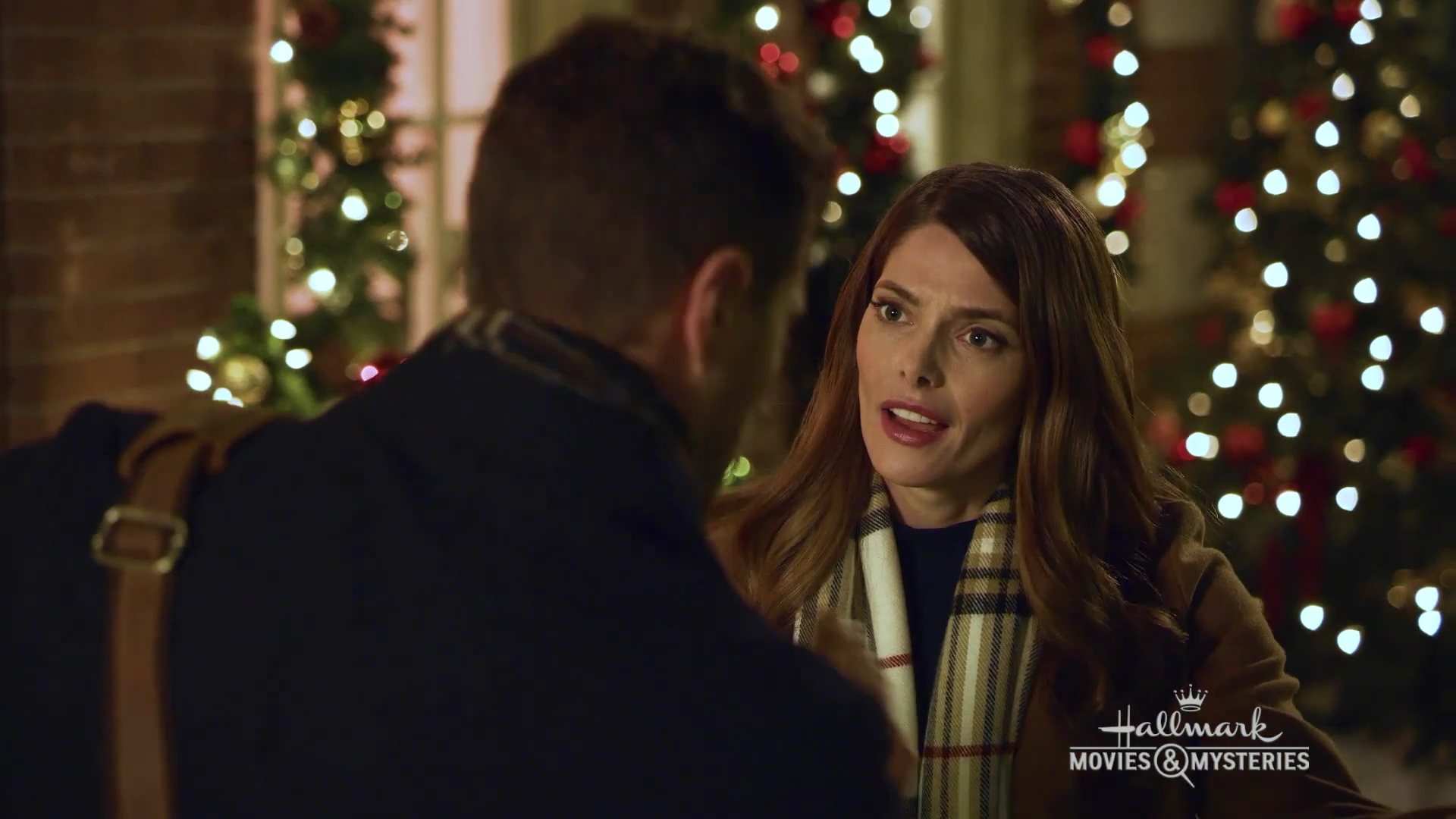 Ashley-Greene-dot-nl_OnLocation-ALittleChristmasCharm0048.jpg