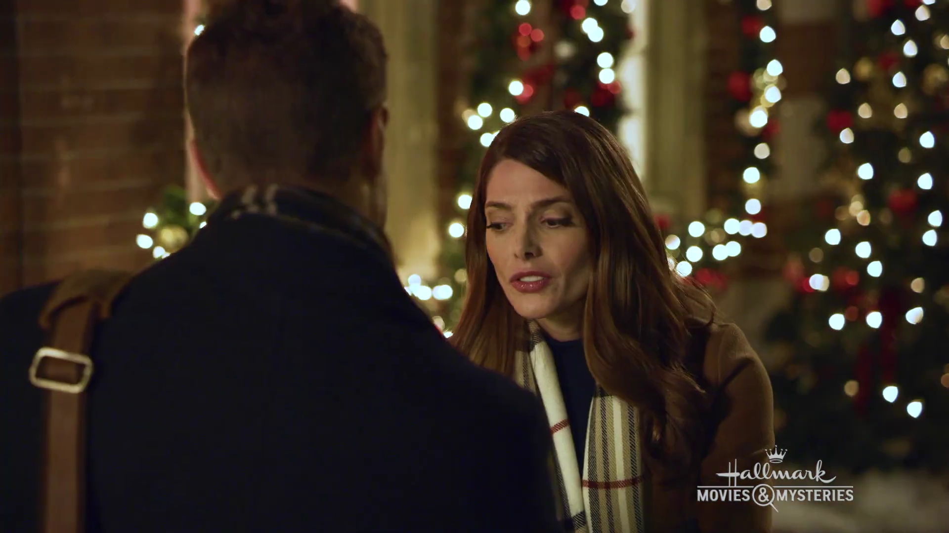Ashley-Greene-dot-nl_OnLocation-ALittleChristmasCharm0050.jpg