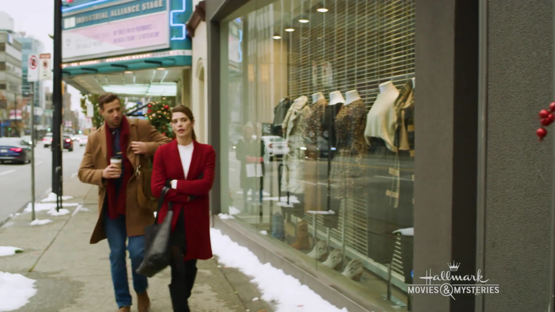 Ashley-Greene-dot-nl_OnLocation-ALittleChristmasCharm0062.jpg