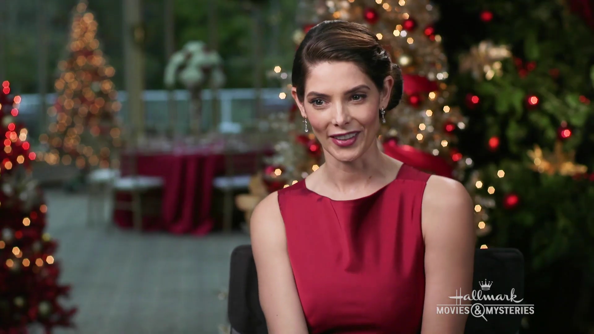 Ashley-Greene-dot-nl_OnLocation-ALittleChristmasCharm0067.jpg