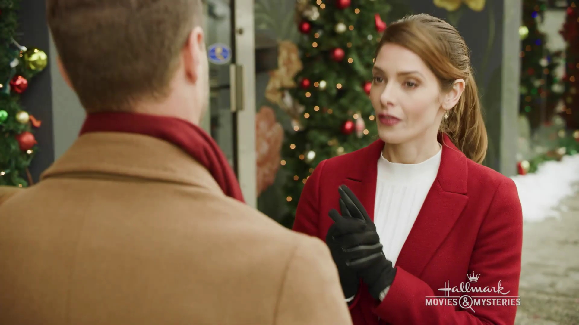 Ashley-Greene-dot-nl_OnLocation-ALittleChristmasCharm0069.jpg