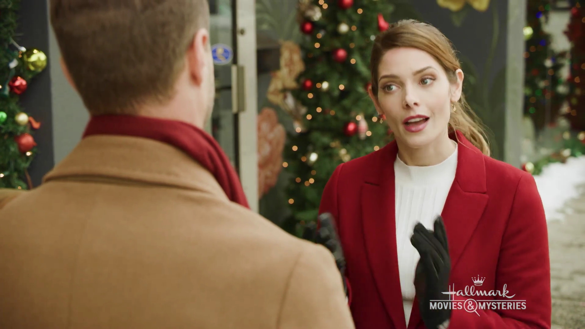 Ashley-Greene-dot-nl_OnLocation-ALittleChristmasCharm0070.jpg