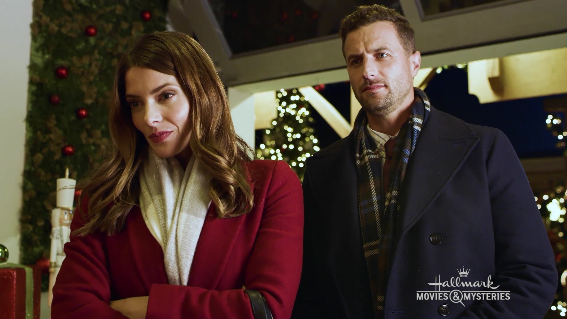 Ashley-Greene-dot-nl_OnLocation-ALittleChristmasCharm0078.jpg