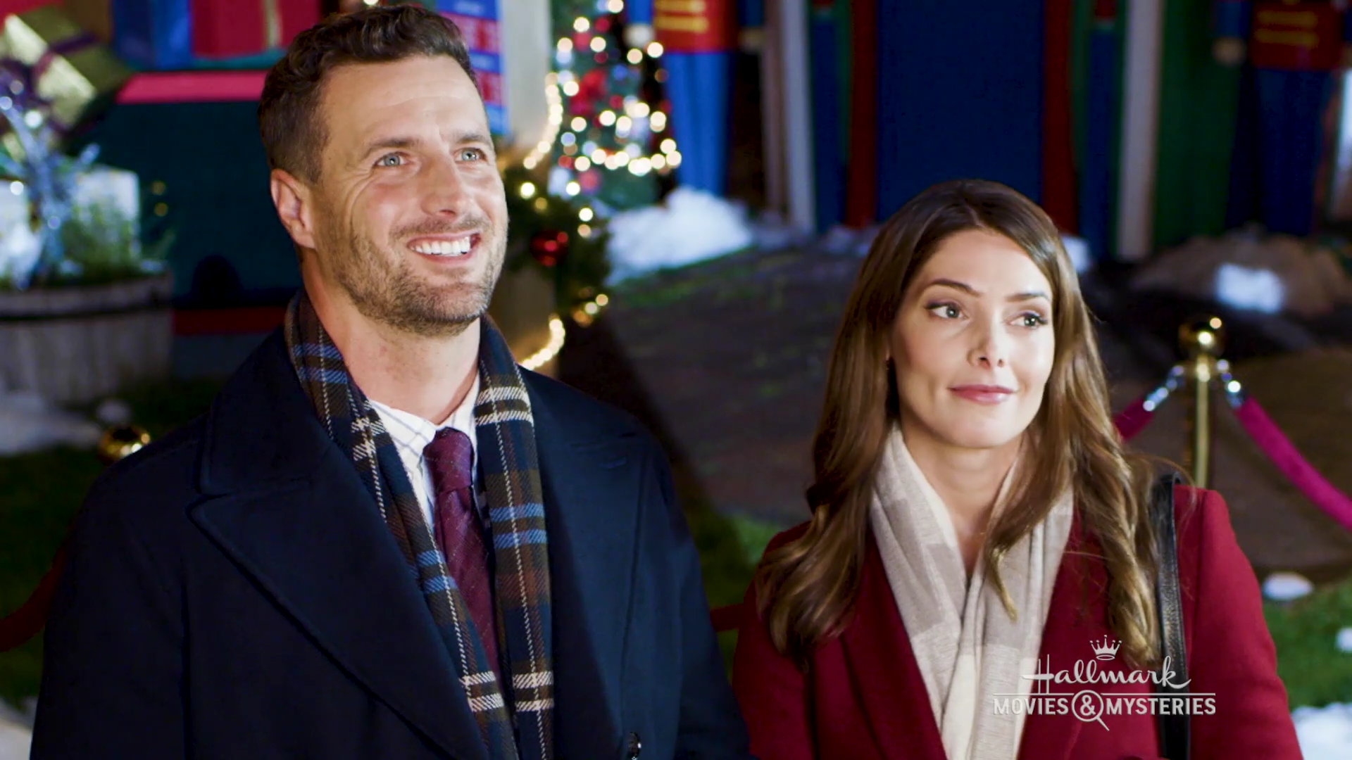 Ashley-Greene-dot-nl_OnLocation-ALittleChristmasCharm0090.jpg